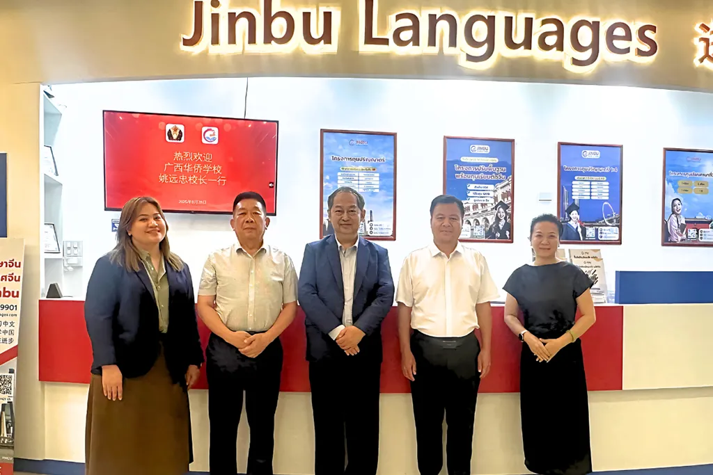 คณะผู้บริหาร Guangxi Overseas Chinese School เยี่ยมเยียนโรงเรียนภาษาและวัฒนธรรม ก้าวหน้า อาจารย์ไห่ หยาง