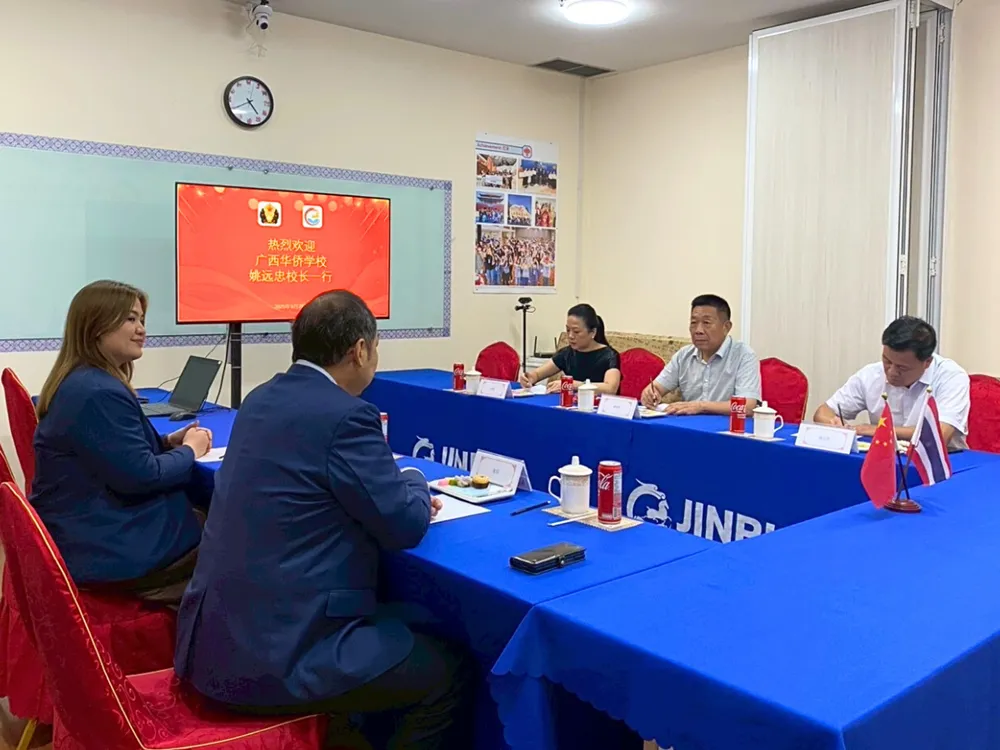 คณะผู้บริหาร Guangxi Overseas Chinese School เยี่ยมเยียนโรงเรียนภาษาและวัฒนธรรม ก้าวหน้า อาจารย์ไห่ หยาง