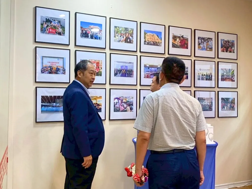 คณะผู้บริหาร Guangxi Overseas Chinese School เยี่ยมเยียนโรงเรียนภาษาและวัฒนธรรม ก้าวหน้า อาจารย์ไห่ หยาง