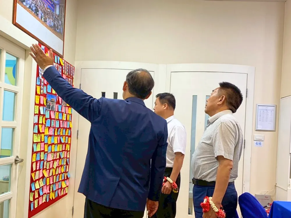 คณะผู้บริหาร Guangxi Overseas Chinese School เยี่ยมเยียนโรงเรียนภาษาและวัฒนธรรม ก้าวหน้า อาจารย์ไห่ หยาง