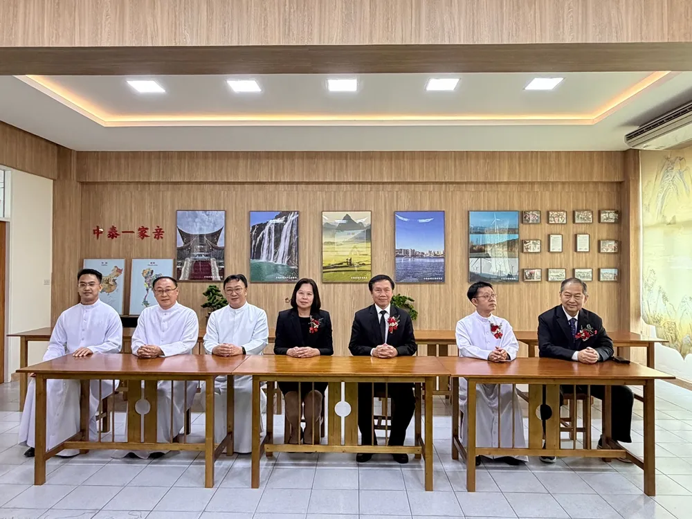 พิธีเปิดศูนย์การเรียนรู้มิตรภาพและสายสัมพันธ์จีน – ไทย เสริมความร่วมมือการศึกษาไทย–จีน