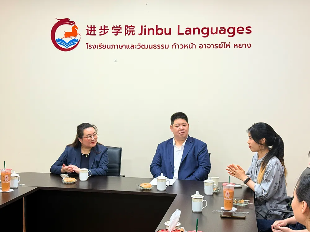 ผู้บริหาร Jinbu กล่าวต้อนรับและเปิดกิจกรรม Tea Talk อย่างเป็นทางการ