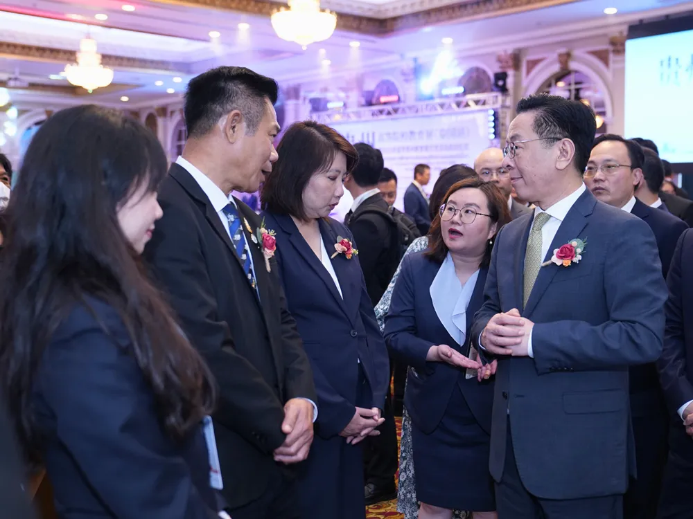 ผู้เข้าร่วมงานแลกเปลี่ยนความคิดเห็นและรับข้อมูลการศึกษาต่อในประเทศจีน