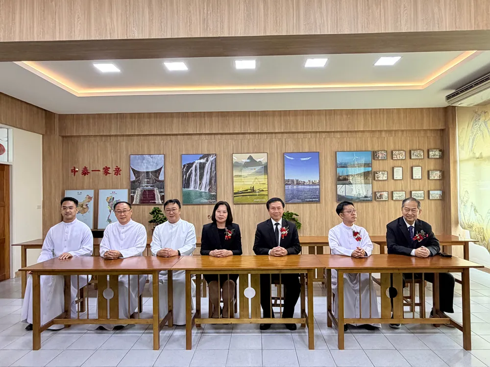 ผู้แทนไทยและจีนร่วมประชุมโต๊ะกลมในพิธีเปิดศูนย์การเรียนรู้มิตรภาพ