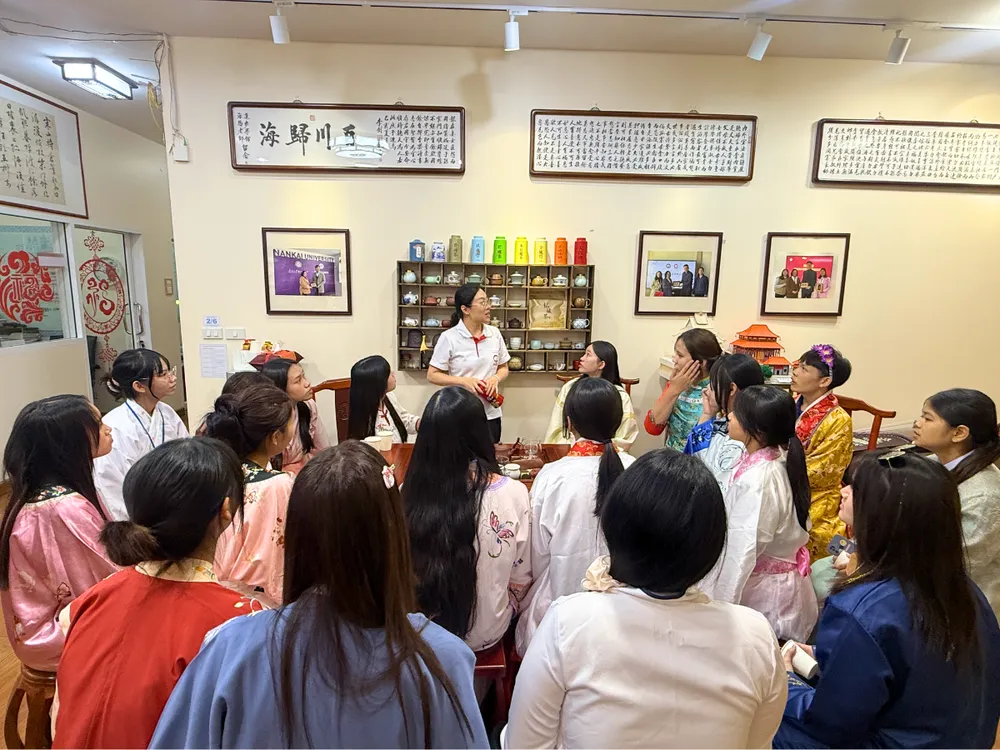 กิจกรรมชงชาจีนในค่าย One Day Camp ของ Jinbu นักเรียนเรียนรู้วัฒนธรรมจีนผ่านการลงมือทำจริง