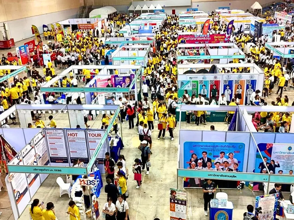 บรรยากาศงานแฟร์การศึกษาในพัทยา ผู้เข้าร่วมเดินชมบูธมหาวิทยาลัยและโครงการเรียนต่อจีน