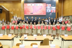 ครูผู้สอนภาษาจีนรับประกาศนียบัตรสมรรถนะอาชีพในพิธีมอบรางวัล ณ สำนักพัฒนาสมรรถนะครูและบุคลากรอาชีวศึกษา