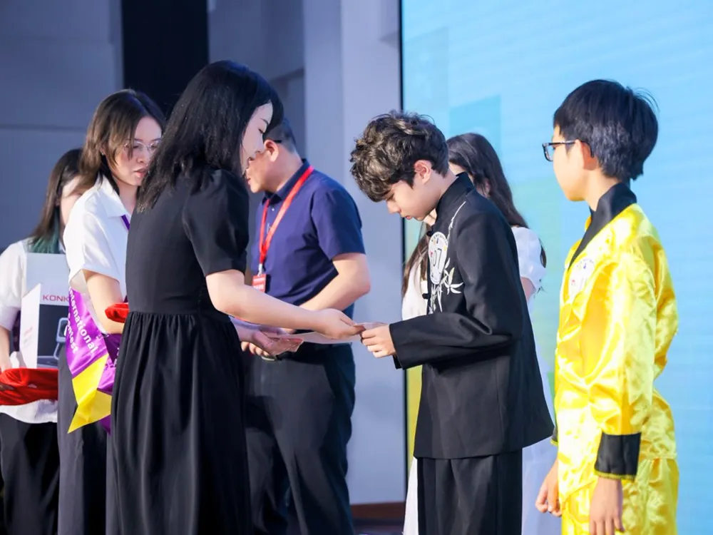 พิธีมอบประกาศนียบัตรและรางวัลในงานแข่งขันสุนทรพจน์นานาชาติ