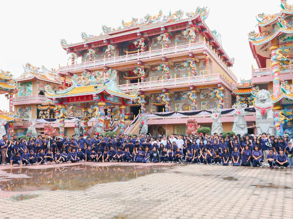 นักเรียนโรงเรียนราชวินิต มัธยม ร่วมทัศนศึกษาที่ศาลเจ้านาจาไท้จื้อ จังหวัดชลบุรี