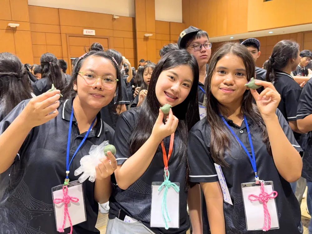 นักเรียนร่วม Workshop ทำขนมชิงถวน (艾草青团) ในค่าย Jinbu Chinese Camp 2026
