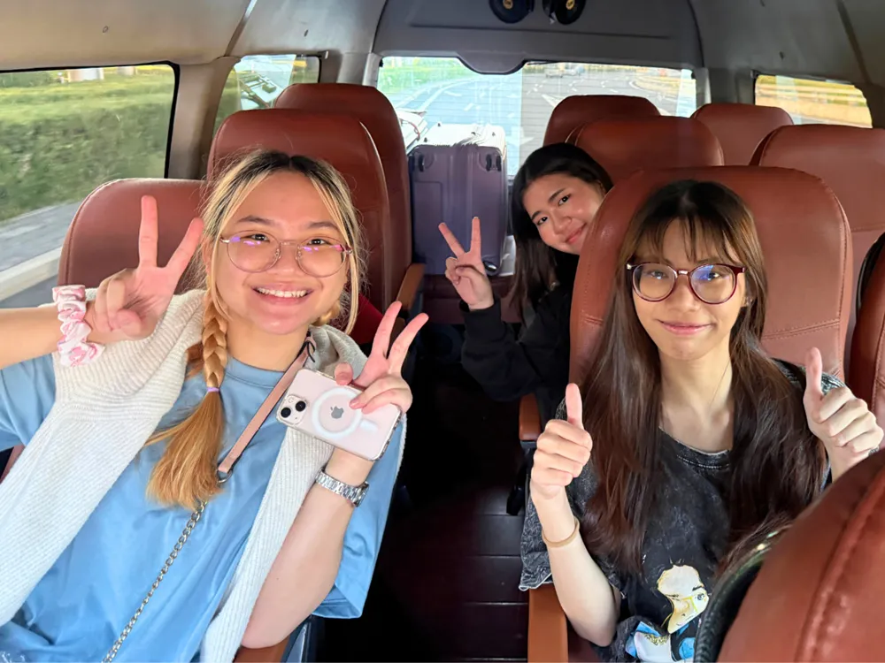 นักเรียนไทยระหว่างการเดินทางในประเทศจีนเพื่อเข้ามหาวิทยาลัยและหอพักนักศึกษา
